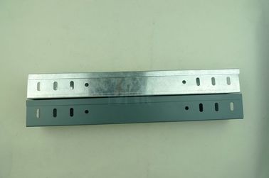 En polvo revestido con ranuras de acero Gi cable trunking tamaño personalizado tray de cable trunking