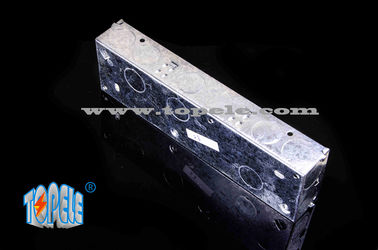 El techo metálico conducto de la pared cajas eléctricas y cubre 1 + 1 + 1 banda